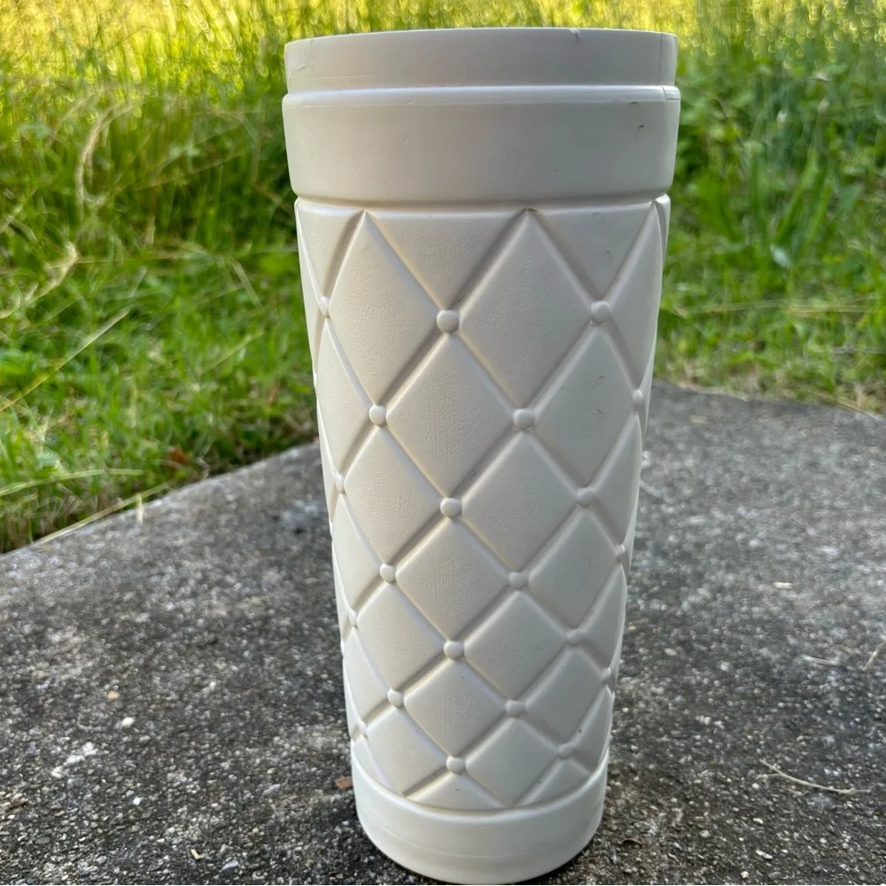 Vtg quilted design white retro toilet brush holder EUC